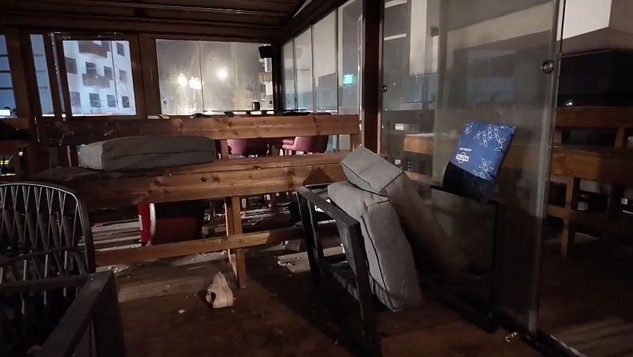 Interior del bar Le Constellation tras el incendio