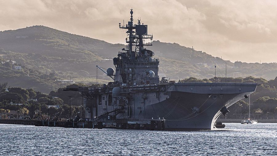 El buque anfibio de asalto USS Iwo Jima, en una imagen de archivo de diciembre de 2025