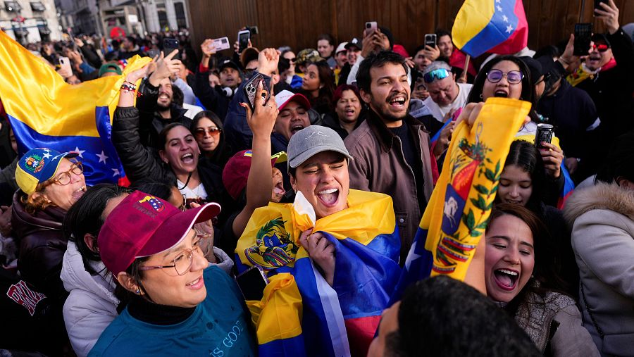 Manifestantes venezolanos en la Puerta del Sol, Madrid.