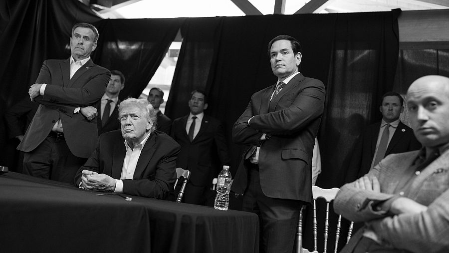 Trump  y su equipo  vigilan la  intervención militar de EE.UU. en Venezuela