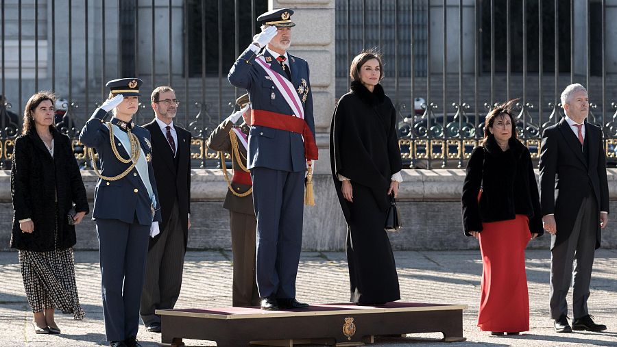 El rey Felipe VI, la reina Letizia, la princesa Leonor, la ministra de Defensa, Margarita Robles y el ministro de Interior, Fernando Grande Marlaska, durante la Pascua Militar, en el Palacio Real.