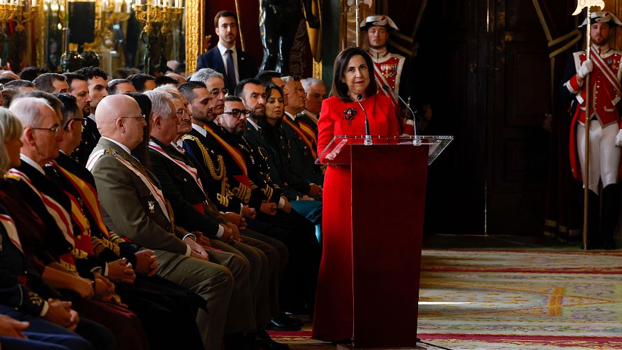 La ministra de Defensa, Margarita Robles, pronuncia su discurso durante la celebración de la Pascua Militar en el Salón del Trono del Palacio Real.