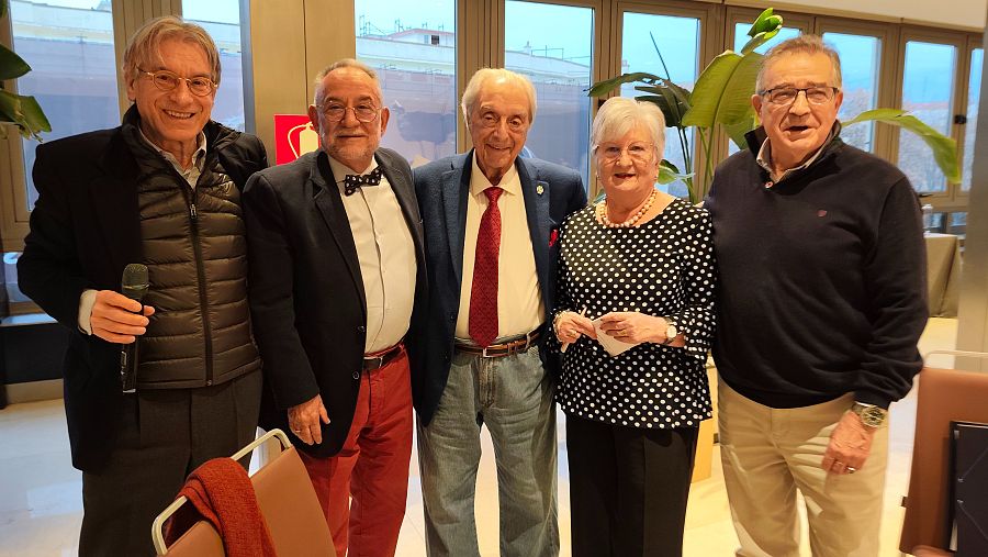 Entrega del premio al ganador del concurso de narrativa 2025: Juan Carlos Rodríguez Pedrosa por el cuento: TRASPLANTE, y la mención especial a Francisco Cortés Núñez por el cuento: EL TREN.