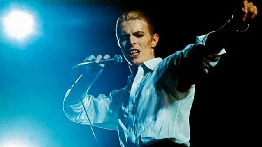 David Bowie como The Thin White Duke en 1976
