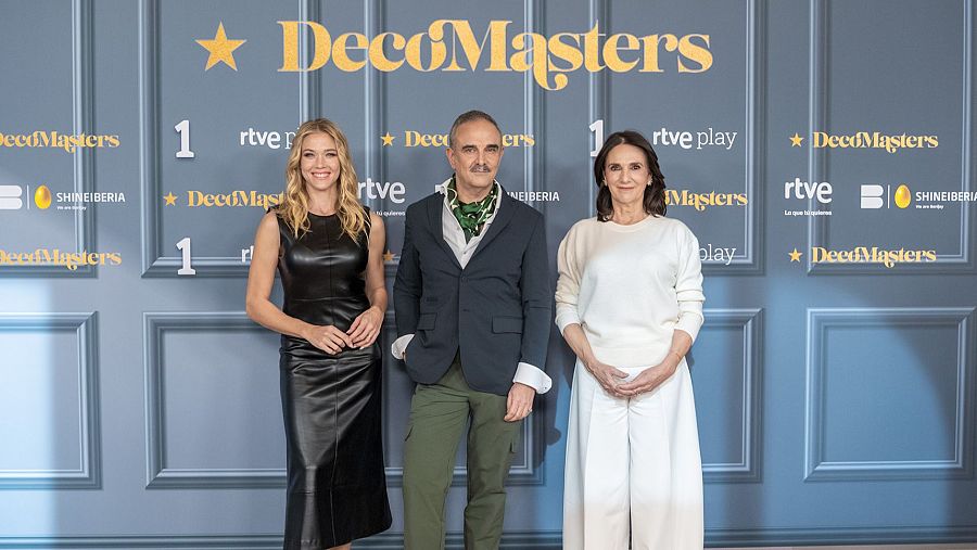 Patricia Montero junto a Lorenzo Castillo y Marta Riopérez
