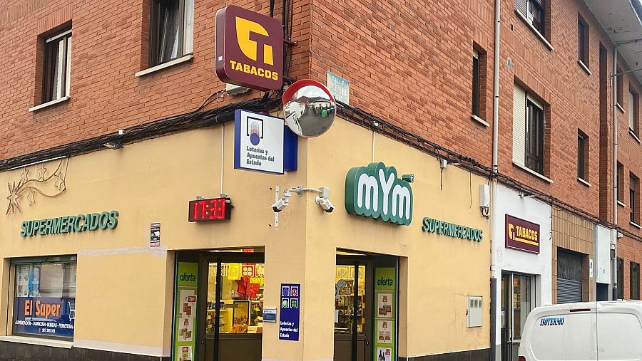 El estaco de Villamanín es también un punto de venta mixta de lotería.