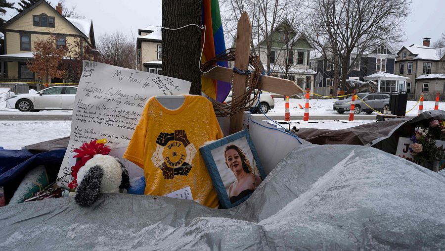 Homenaje en memoria de Renée Gold, muerta por los disparos de un agente en Minesota