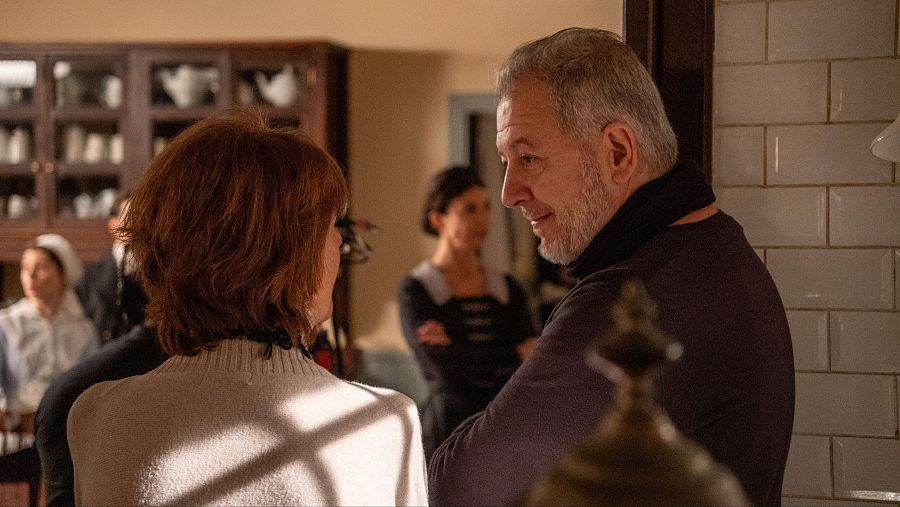 La Promesa: Rosario y Juan Antonio vieron el ensayo de una secuencia en directo