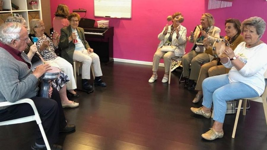 Sesión de musicoterapia para la tercera edad