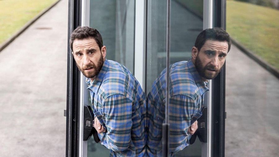 Dani Rovira es Javi en 'Cuerpo escombro'.