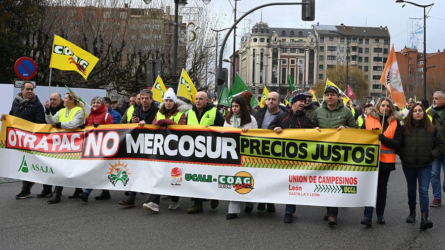 Más de 25.000 agricultores se movilizan contra el acuerdo de la UE con el Mercosur y los recortes de la PAC