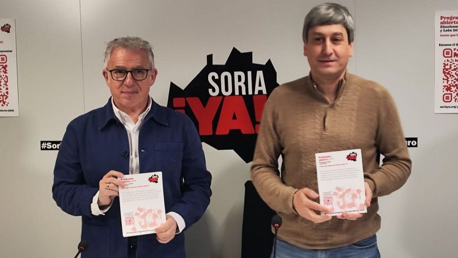 Ángel Ceña (izda) y José Antonio Palomar presentan el programa electoral abierto con el que captar iniciativas ciudadanas