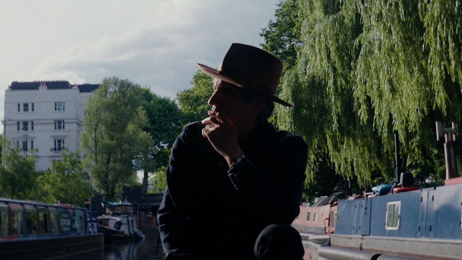 Erentxun, con su sombrero, pensativo en un momento del documental