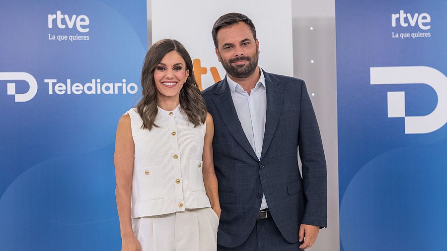El 'Telediario Matinal', con Alex Barreiro y Lorena Baeza