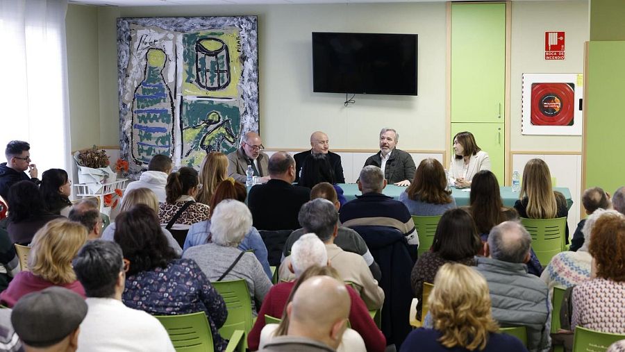 Jorge Azcón durante su visita en Amibil.