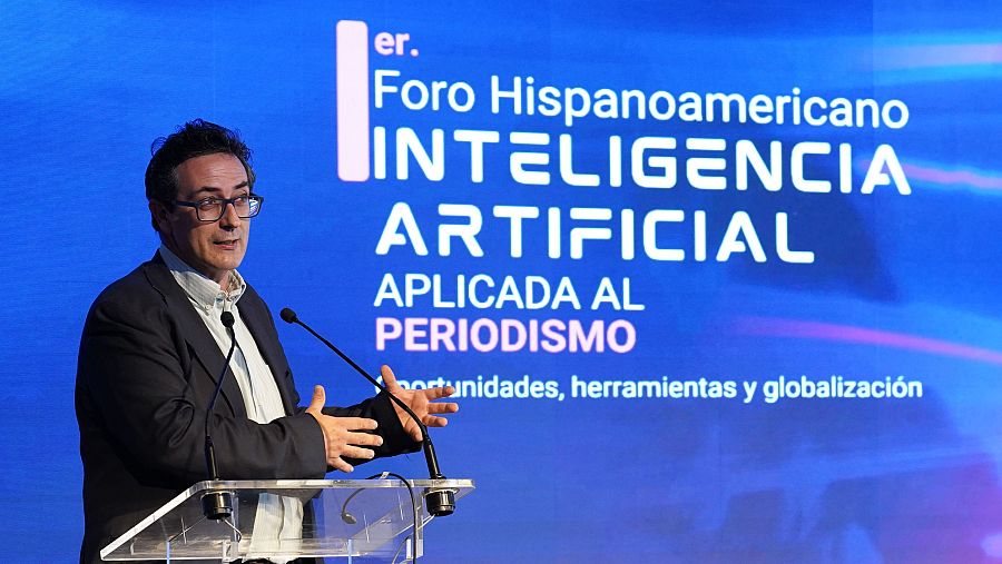 Rafa Navarro, fundador y CEO de Innsomnia Business Accelerator, inaugura el Foro.