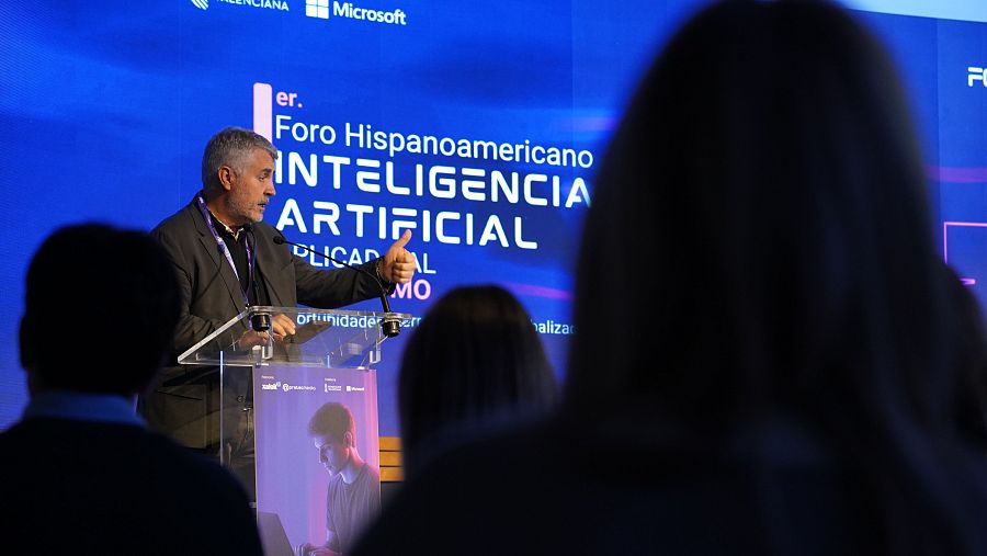 Ponencia inaugural de Miguel Ángel Oliver,  Presidente de la Agencia EFE, y Juanma Ruiz. Director de Tecnología y Sistemas de la Agencia EFE.