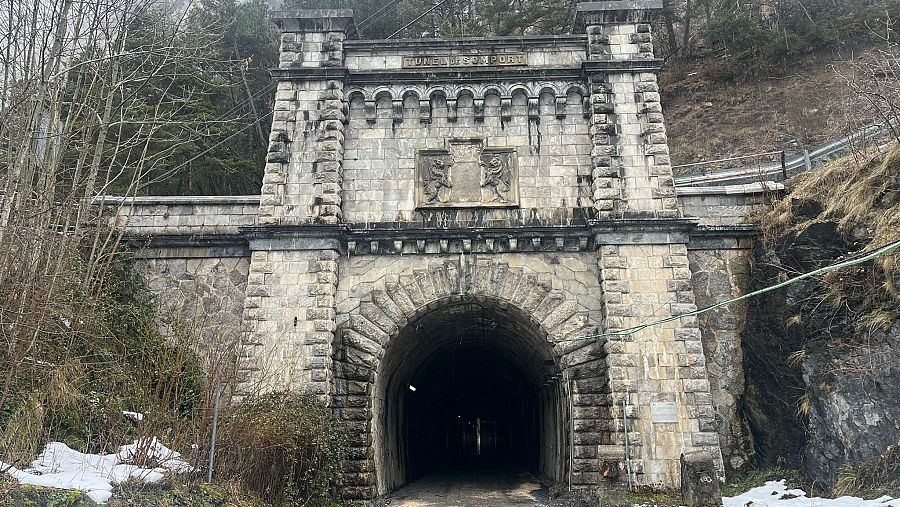 El túnel de Somport se ubica en el norte de Canfranc.