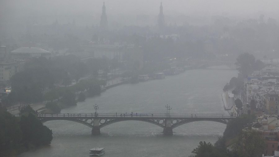 Muro de defensa Guadalquivir Sevilla.