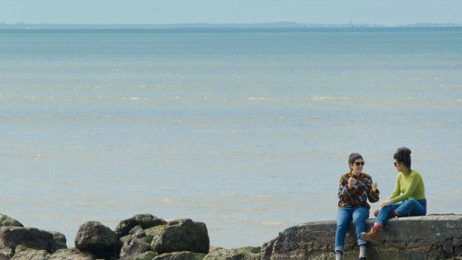Raquel García-Tomás conversa amb Camino Baró al documental 'Alexina B.'