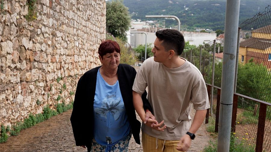 Dos concursants de 'Fes-me viral' al refugi per conills La Vedruna