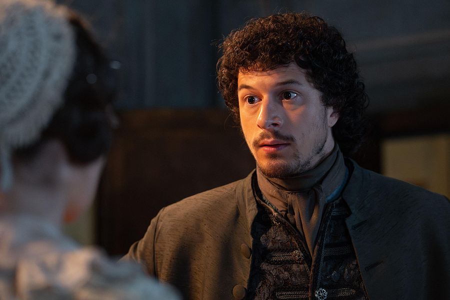 Dámaso sorprende a Matilde y Atanasio hablando de él