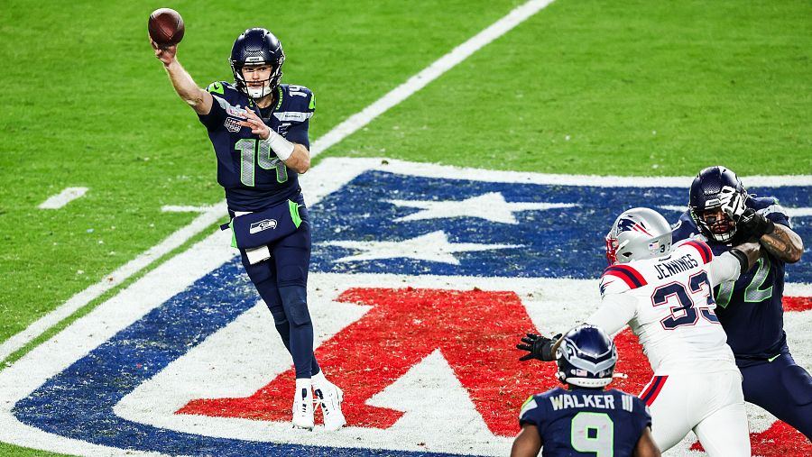El Quarterback de los Seahawks, Sam Darnold, durante la final de la Super Bowl.
