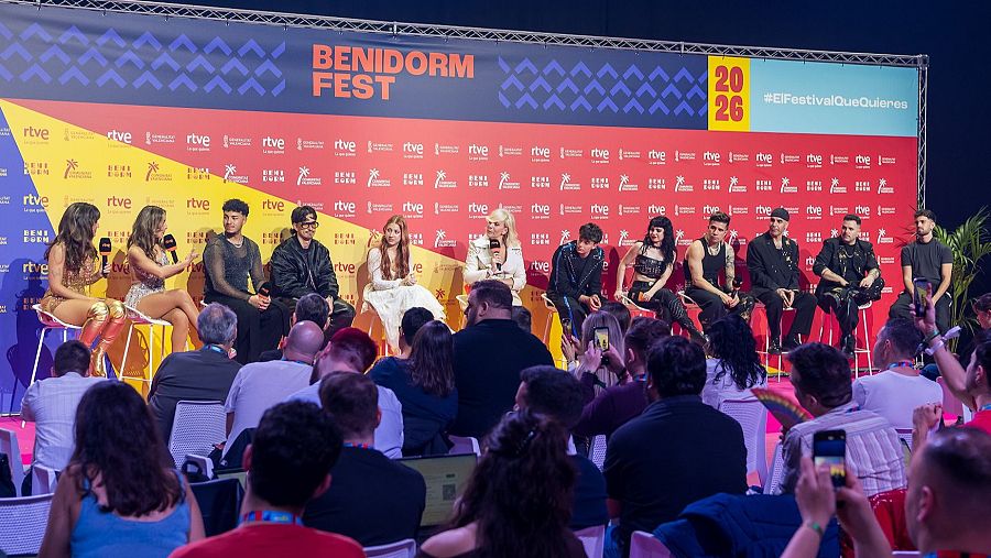 Presentación de los artistas, tras la gala