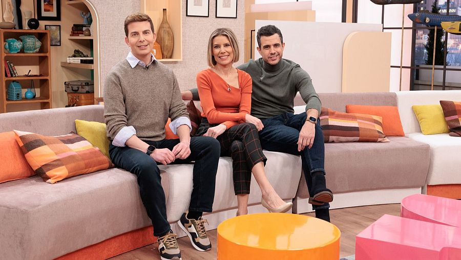 Los presentadores, en el plató del nuevo programa
