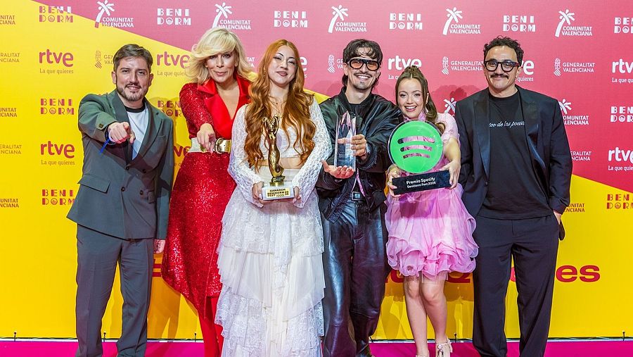 Foto de familia con los ganadores