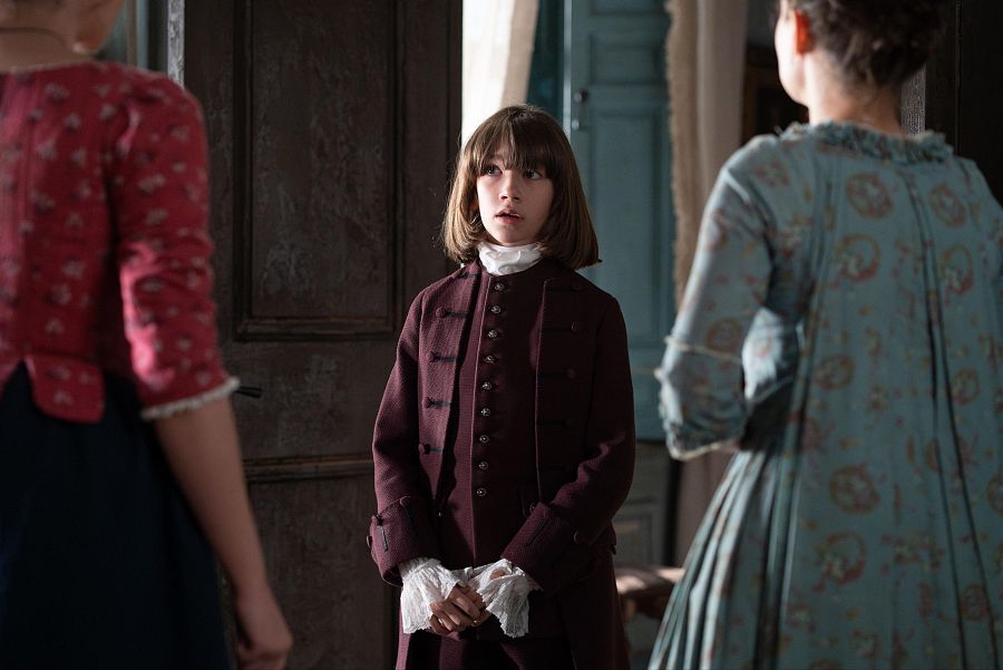 Pedrito le dice a Luisa que quiere ayudar