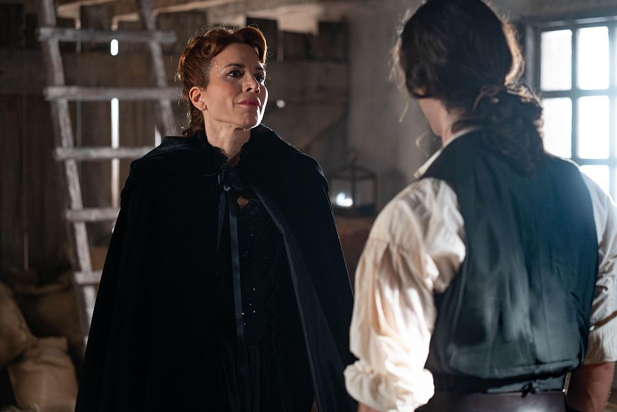 Enriqueta se quita la máscara ante Alejo