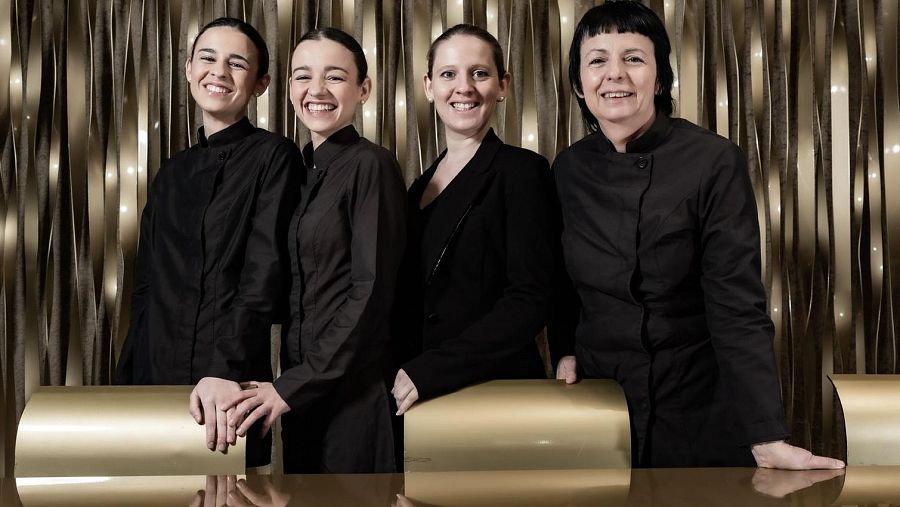 Madre e hijas, dos generaciones de mujeres en Les Cols