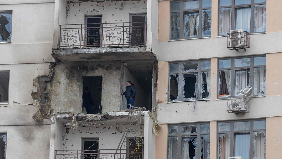Viviendas dañadas por un ataque ruso en Odesa, este martes