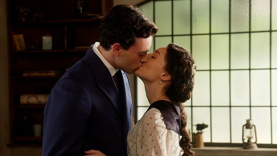 La Promesa: Curro y Ángela escriben la carta al rey