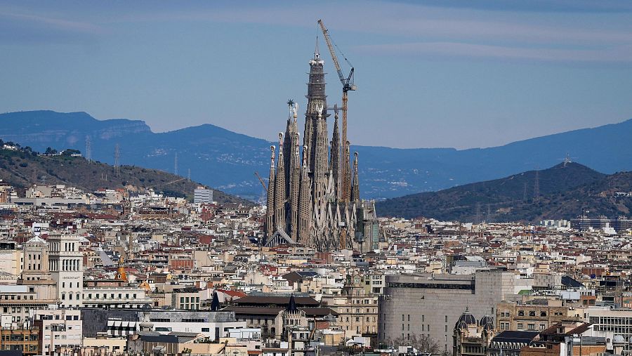 La basílica de la Sagrada Familia de Barcelona ha alcanzado este viernes su altura máxima