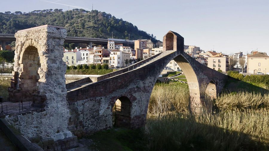 Vista lateral del pont romà de Martorell