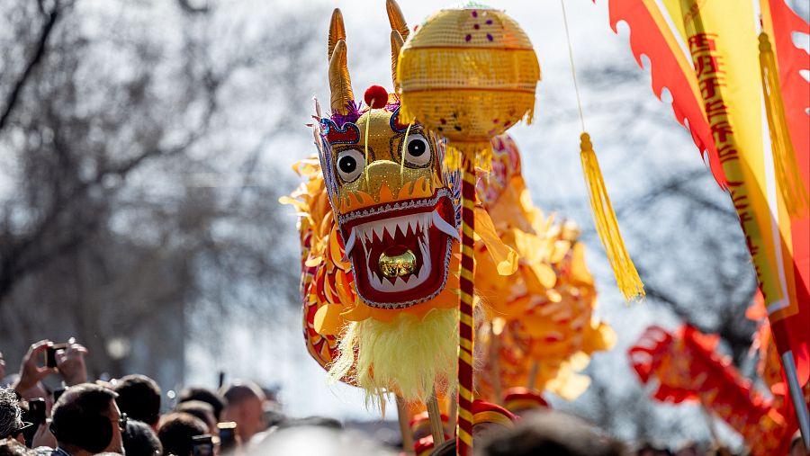 Desfile del Año Nuevo Chino en el parque Pradolongo