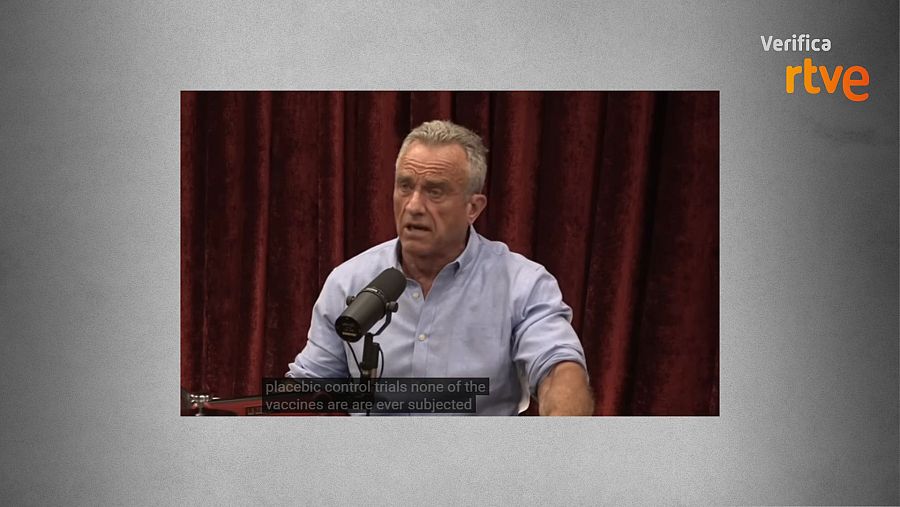 Robert F. Kennedy Jr. en la entrevista del 15 de junio de 2023 que difundió la falsedad sobre los ensayos de control de vacunas