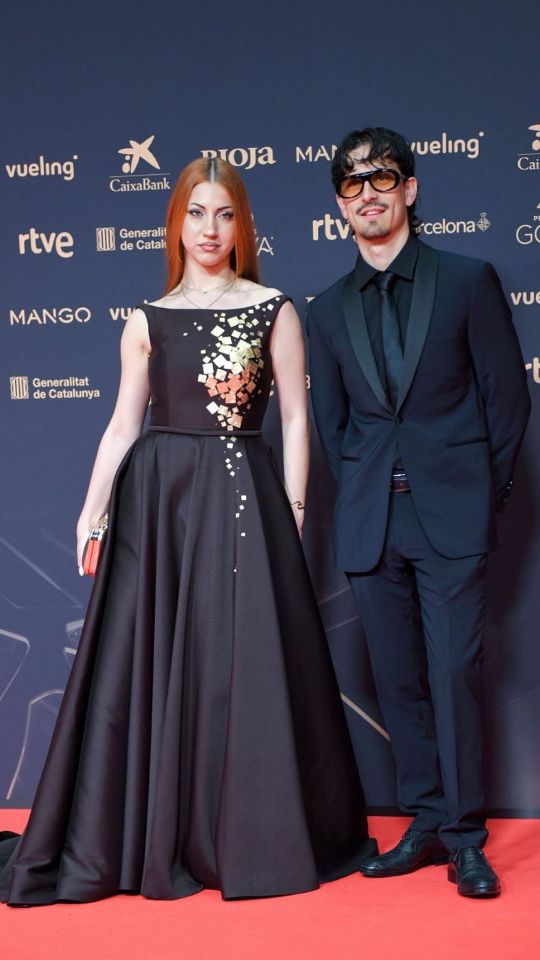 Tony Grox & LUCYCALYS posan en la alfombra roja de los Goya 2026.