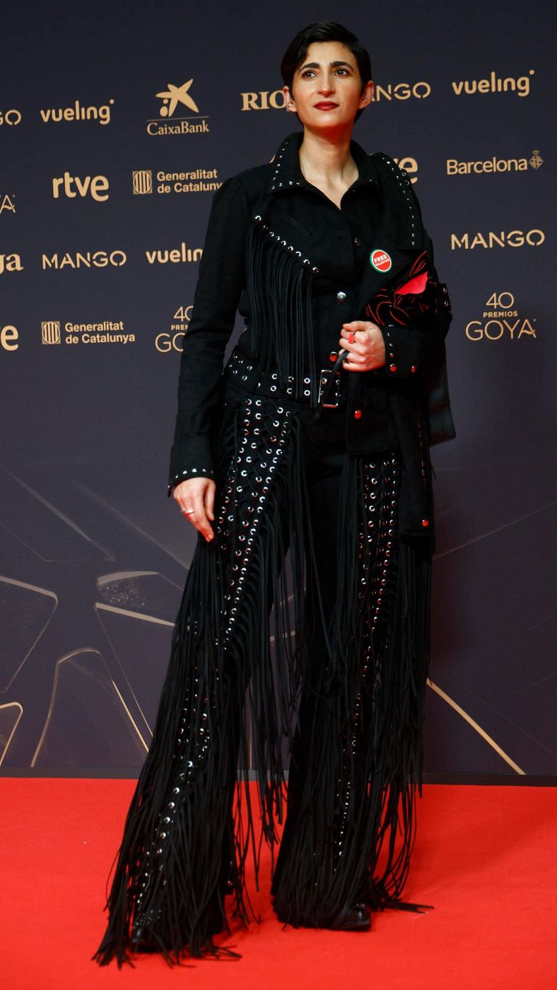 Alba Flores posa en la alfombra roja de los Goya 2026.