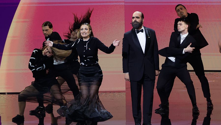 Rigoberta Bandini y Luis Tosar, al inicio de la gala de los Goya 2026