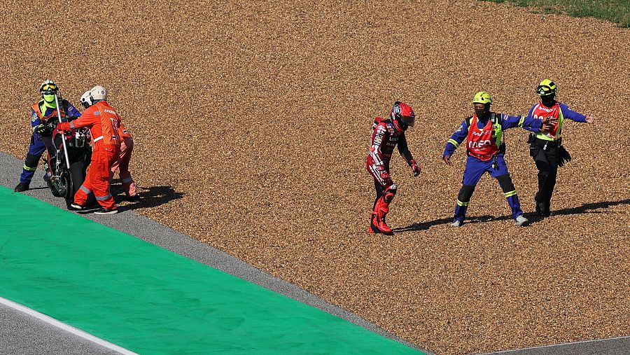 Momento del pinchazo de Marc Márquez en el GP de Tailandia.