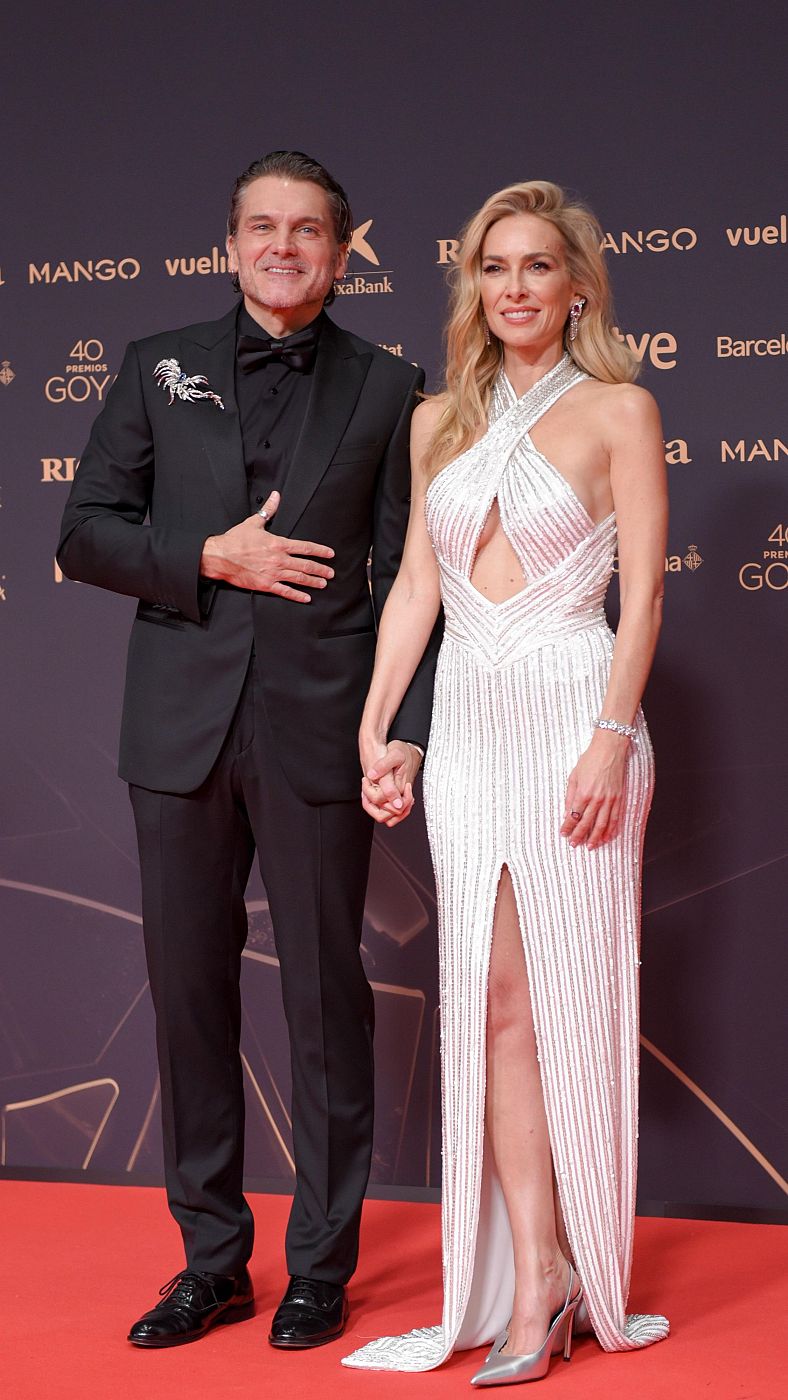 Salva Reina y Kira Miró en la alfombra roja de los Goya 2026