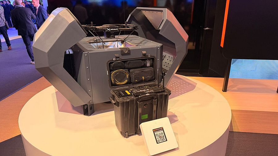 Dron autónomo conectado en la red 5G que patrulla los bosques y transmite datos en tiempo real.