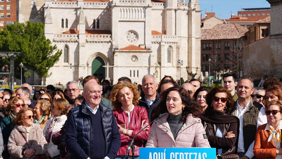 La presidenta de la Comunidad de Madrid y del PP de Madrid, Isabel Díaz Ayuso, participa en Valladolid, en un mitin de la campaña electoral de Castilla y León, junto a la candidata popular por Valladolid, María Pardo.