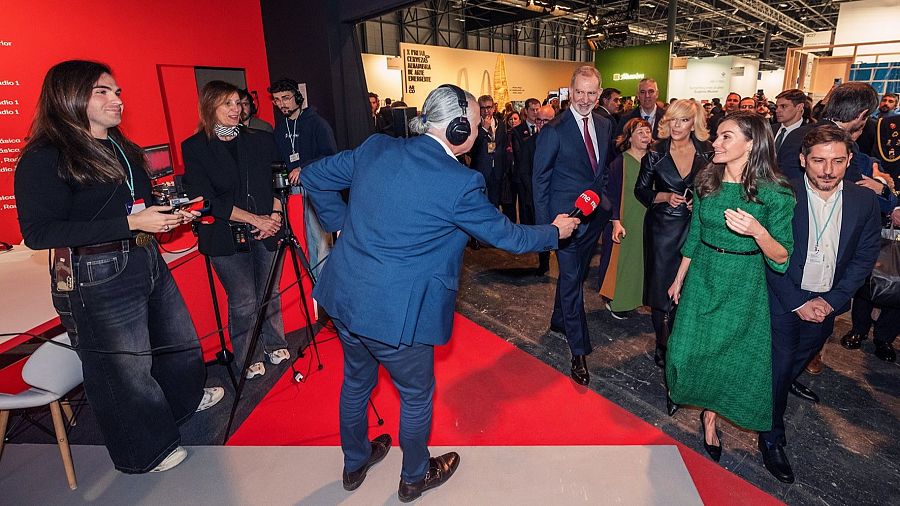Juan Ramón Lucas ha recogido en directo la visita de los Reyes al stand de RTVE en ARCO 2026