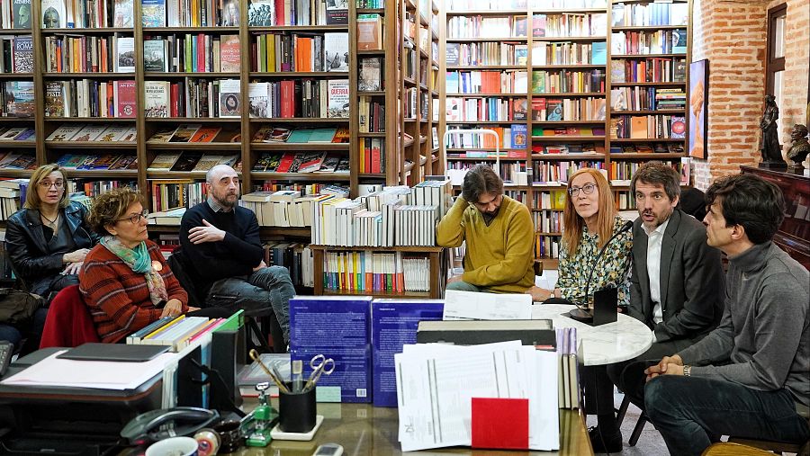 El ministro de Cultura, Ernest Urtasun, y el candidato a la Presidencia de la Junta de Castilla y León de IU-Sumar-Verdes Equo, Juan Gascón, participan en un acto en Valladolid