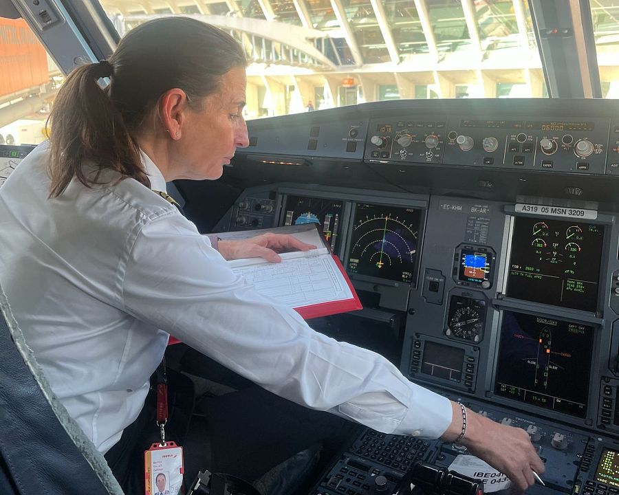 Betty Guasch, jefa de flota de medio y largo radio de Iberia