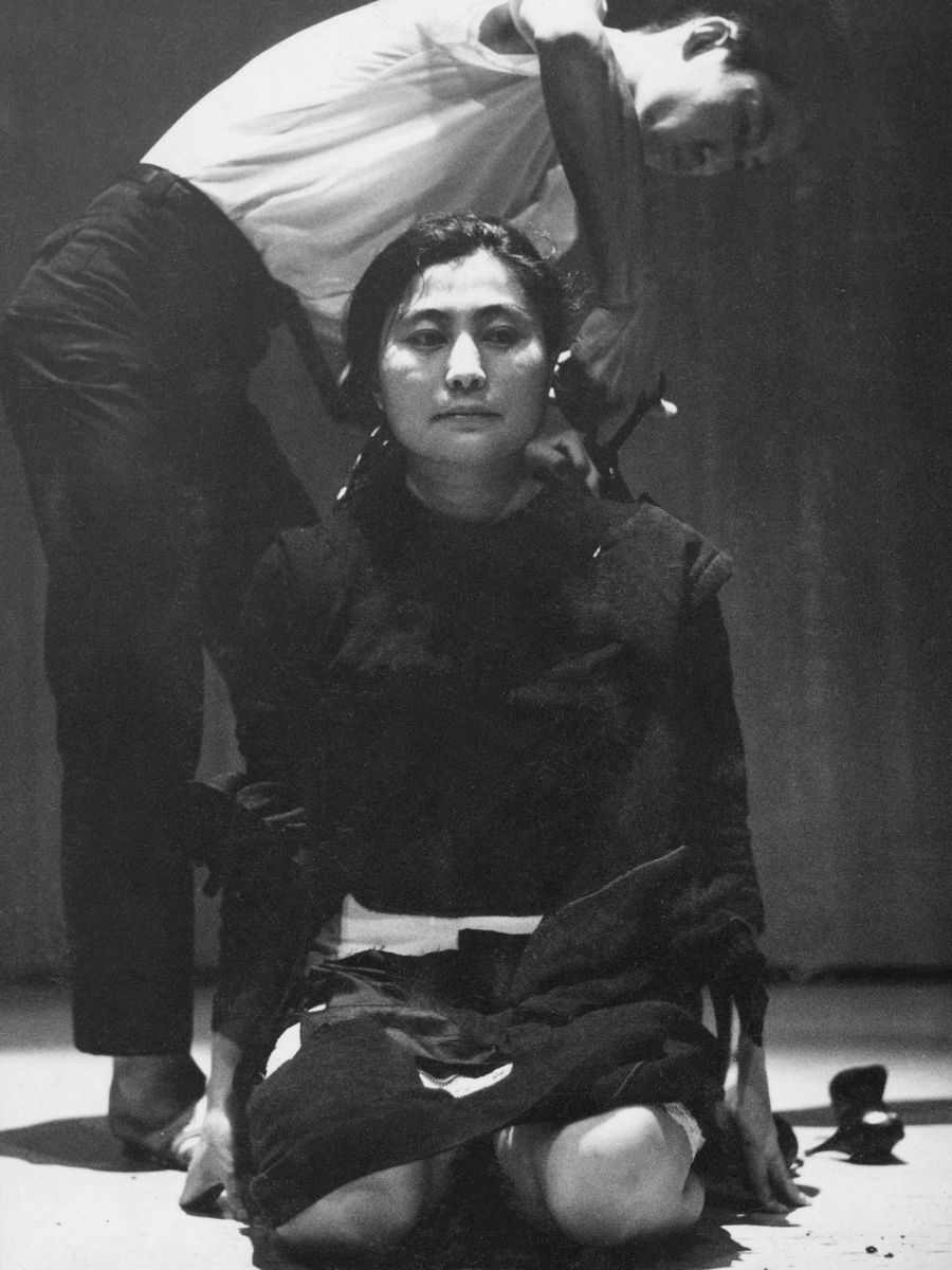 Cut Piece (Yoko Ono, 1964)